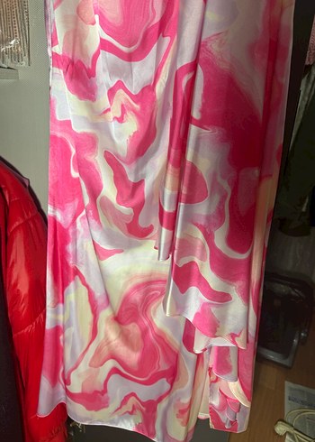 Pembe Batik Desenli Drapeli Uzun Elbise - Görsel 5