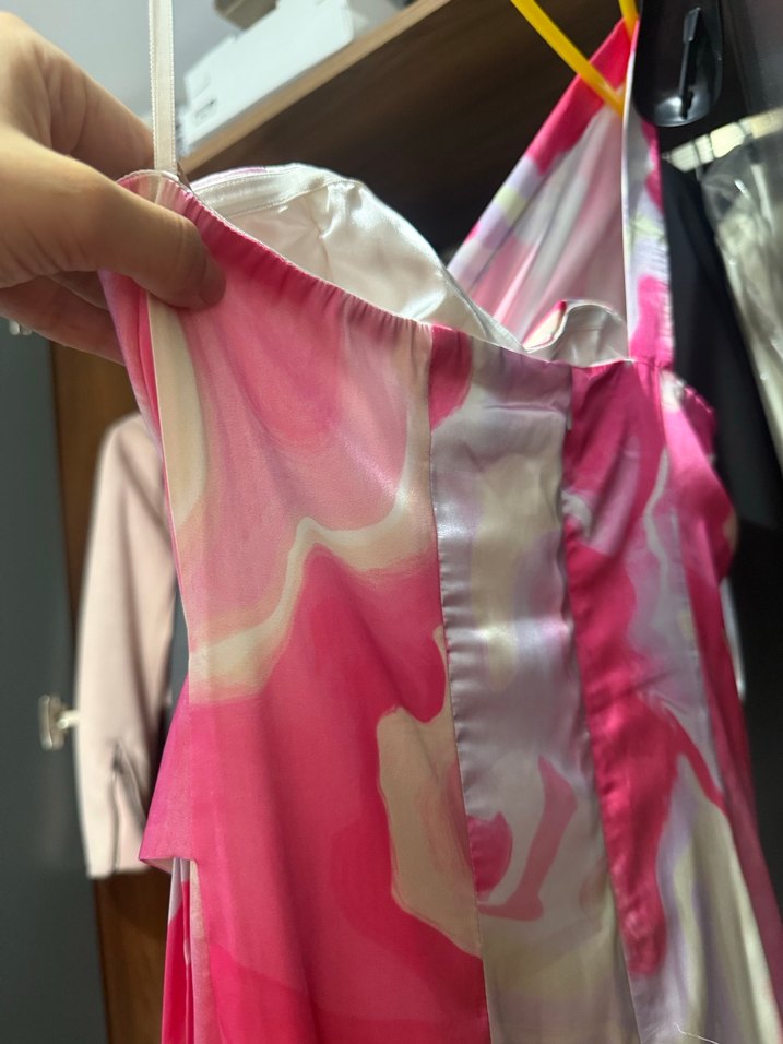 Pembe Batik Desenli Drapeli Uzun Elbise - Görsel 4