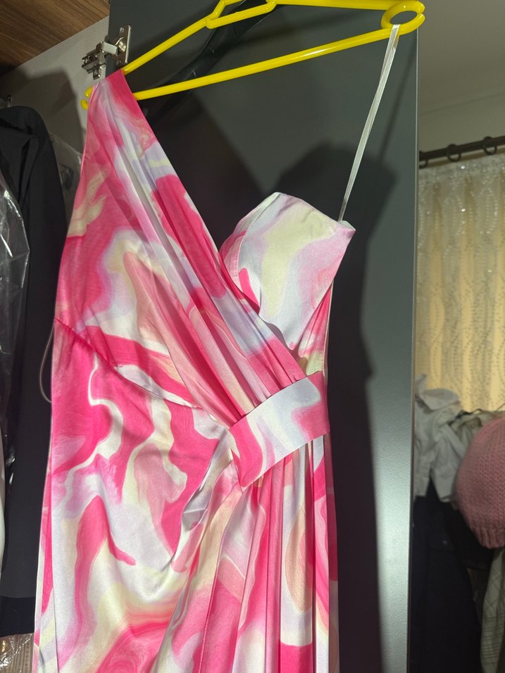 Pembe Batik Desenli Drapeli Uzun Elbise - Görsel 3