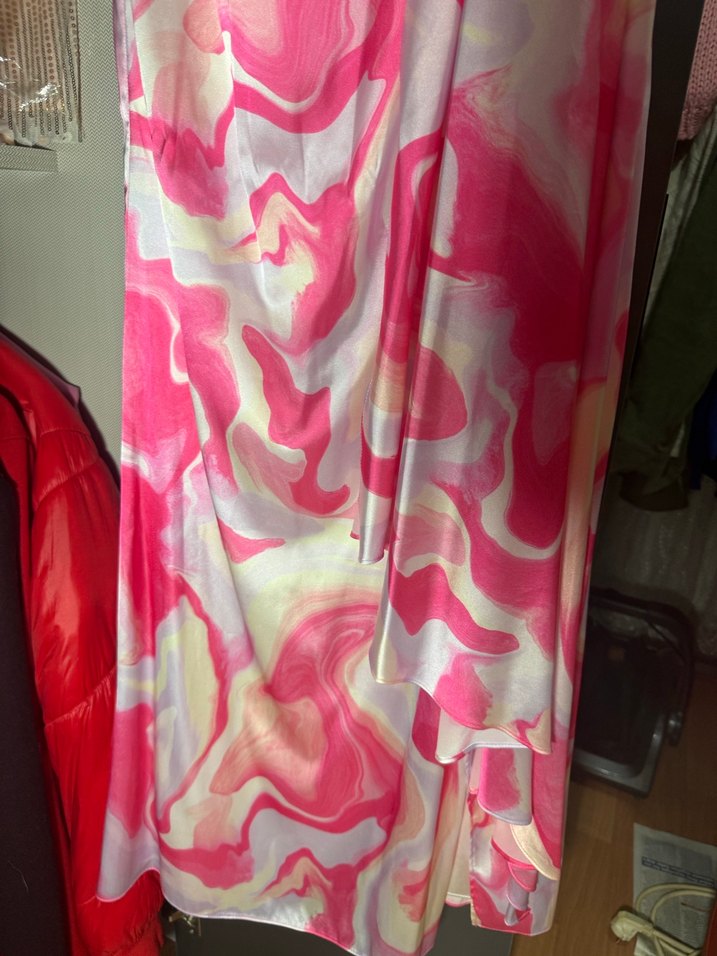 Pembe Batik Desenli Drapeli Uzun Elbise - Görsel 5