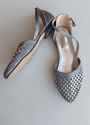 Sadece bir kez düğünde giyilmiştir. - Görsel 4