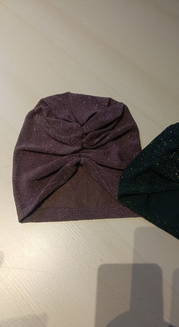 Simli mor ve yeşil bone - Görsel 3