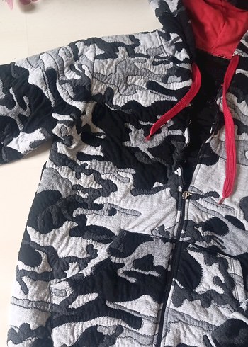 Kapüşonlu Kamuflaj Desenli Gri Mont - Görsel 2