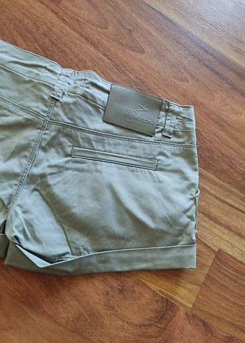 Zara Bej Düğmeli Kadın Mini Şort