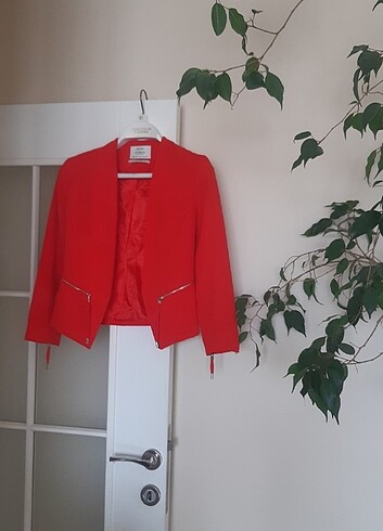 Bershka kırmızı ceket
