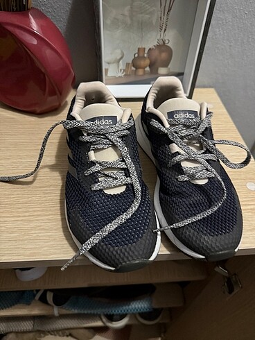 36 Beden Adidas spor ayakkabı