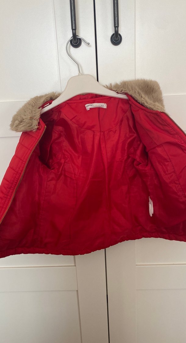 Kız Çocuk Kırmızı Kürklü Mont - Görsel 5