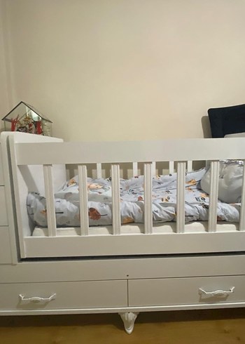 Beden Beyaz Bebek Beşiği ve Sepeti