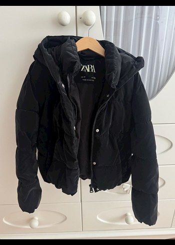 Zara Siyah Kapüşonlu Kış Montu