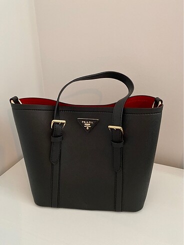 Prada çanta