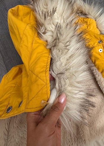 Mavi Sarı Peluş Kapüşonlu Kadın Kışlık Mont
