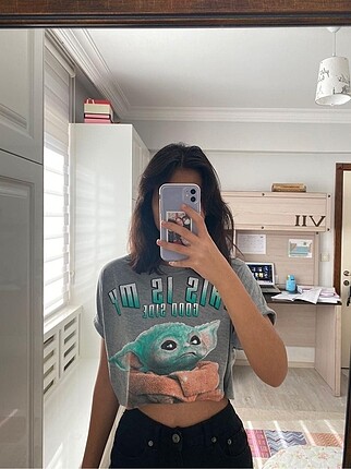Bershak muadili baby yoda crop tshirt