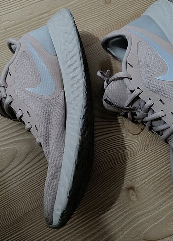 Nike orjinal yırtık yoktur