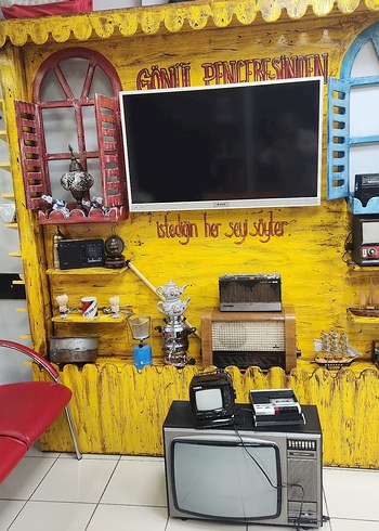 Sarı renkli monitör - Görsel 7