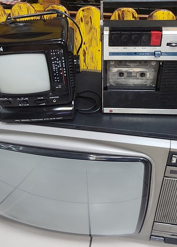 Sarı renkli monitör - Görsel 10