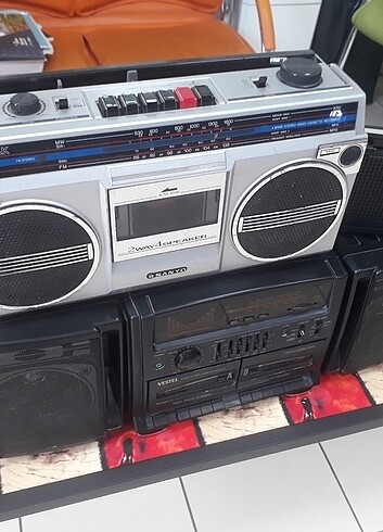  Beden NOSTALJİ RADYOLAR