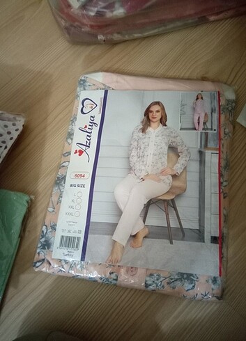 Pamuklu çeşitli renk ve stilde pijama takımları - Görsel 5