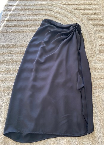 Zara siyah yandan bağlama detaylı midi boy etek