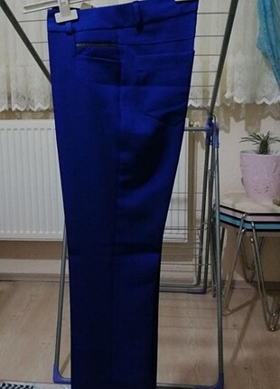 SAKS MAVİSİ LİKRALI ARA BEL KUMAŞ PANTOLON