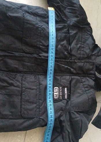 Erkek Çocuk Siyah Kapüşonlu Kemerli Mont - Görsel 9