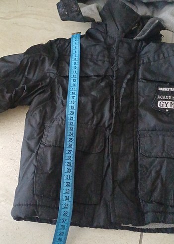 Erkek Çocuk Siyah Kapüşonlu Kemerli Mont - Görsel 8