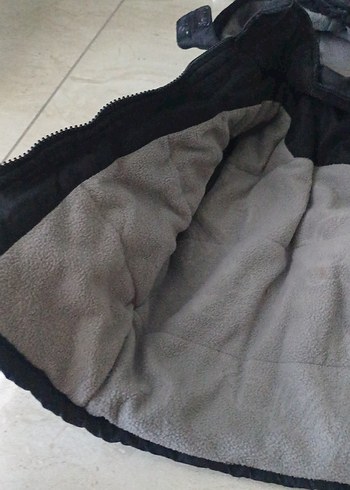 Erkek Çocuk Siyah Kapüşonlu Kemerli Mont - Görsel 6