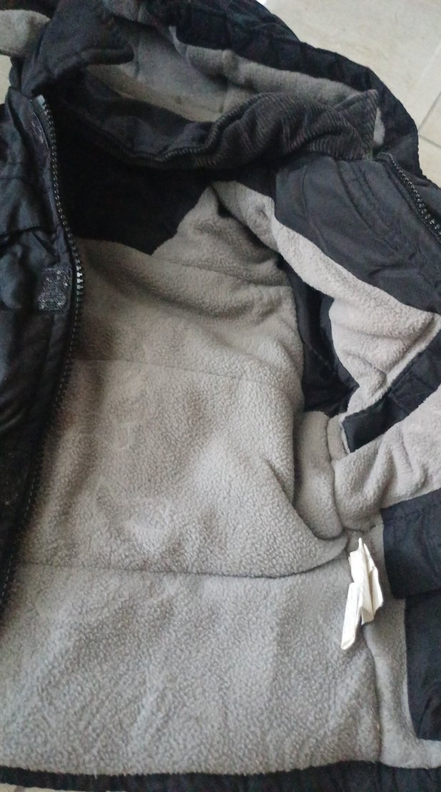 Erkek Çocuk Siyah Kapüşonlu Kemerli Mont - Görsel 3