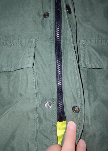 Erkek Çocuk Parlak Yeşil Düğmeli Kaban - Görsel 3