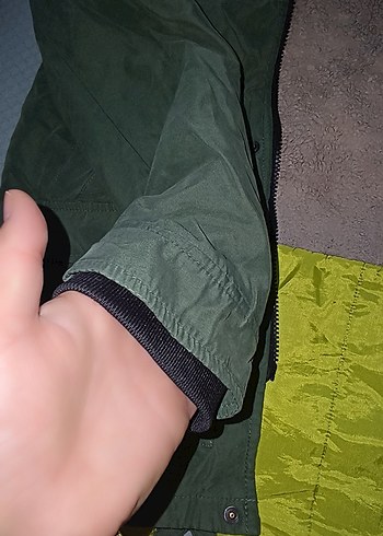 Erkek Çocuk Parlak Yeşil Düğmeli Kaban - Görsel 4