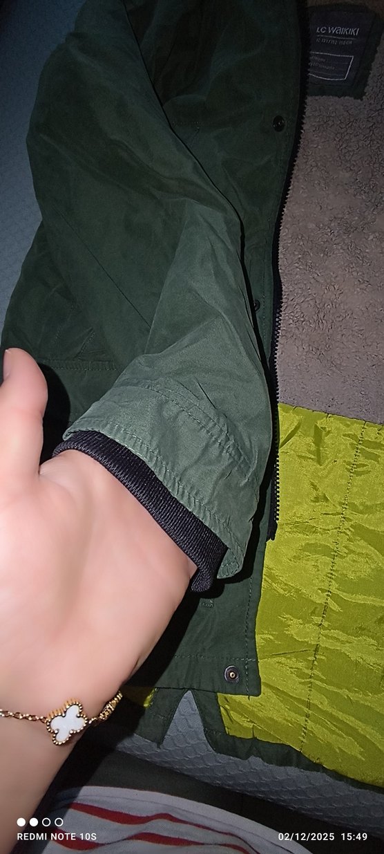 Erkek Çocuk Parlak Yeşil Düğmeli Kaban - Görsel 4