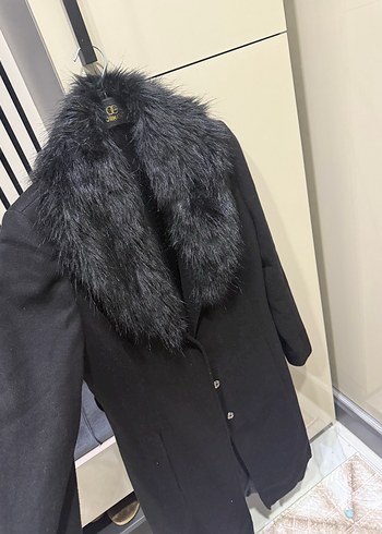 Siyah Uzun Kollu Kürklü Midi Kadın Kaban - Görsel 2