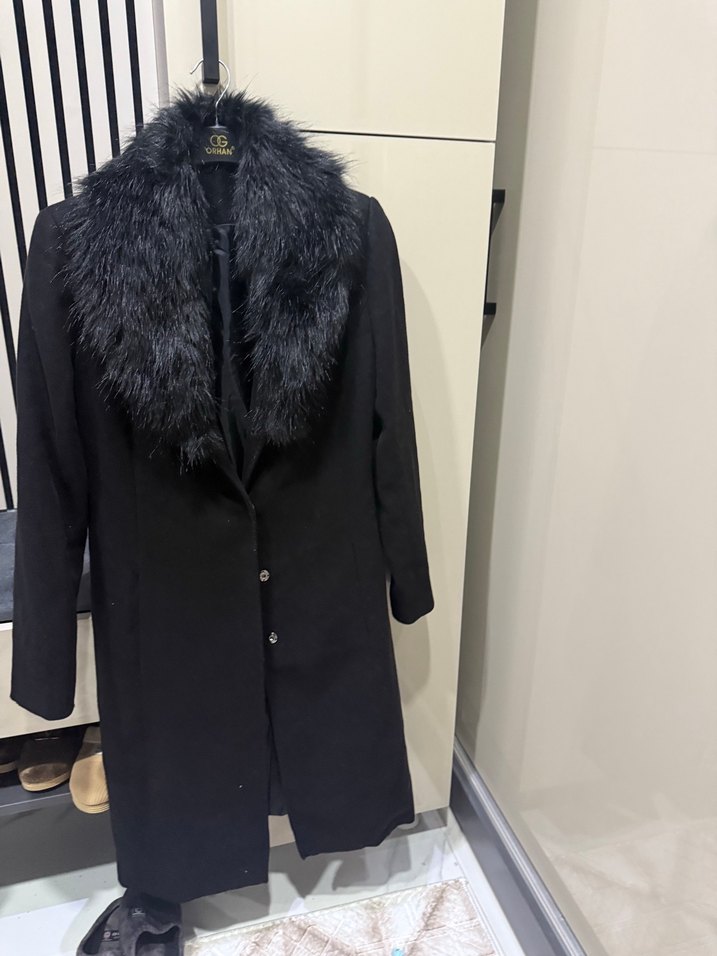 Siyah Uzun Kollu Kürklü Midi Kadın Kaban - Görsel 5