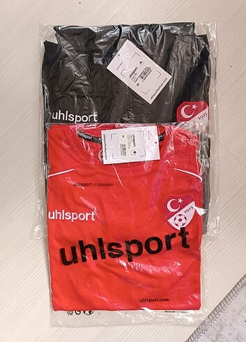 Uhlsport Isınma Tişörtü ve Yağmurluk 