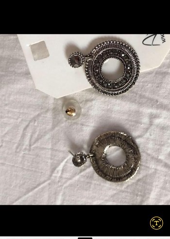 Beden Gri İşlemeli Boncuklu Mini Küpe