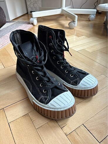 Siyah Converse