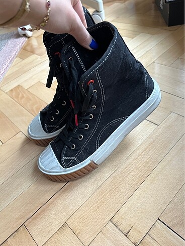 Diğer Siyah Converse
