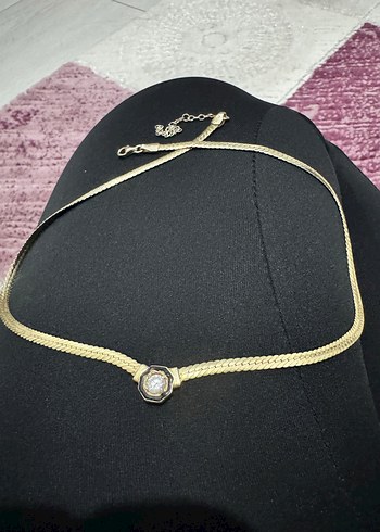 Altın Renk Kısa Yılan Desenli Minimalist Kolye 1 kez kullandım - Görsel 2