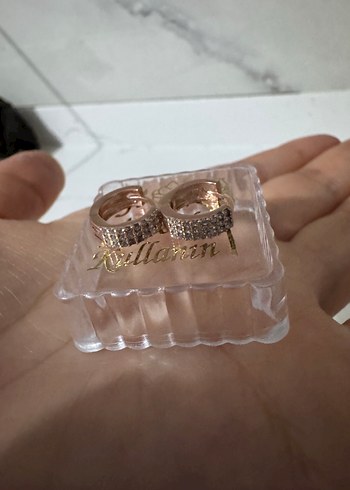 Bej Mini İşlemeli Sıralı Taşlı Küpe - Görsel 2