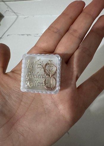 Bej Mini İşlemeli Sıralı Taşlı Küpe - Görsel 3