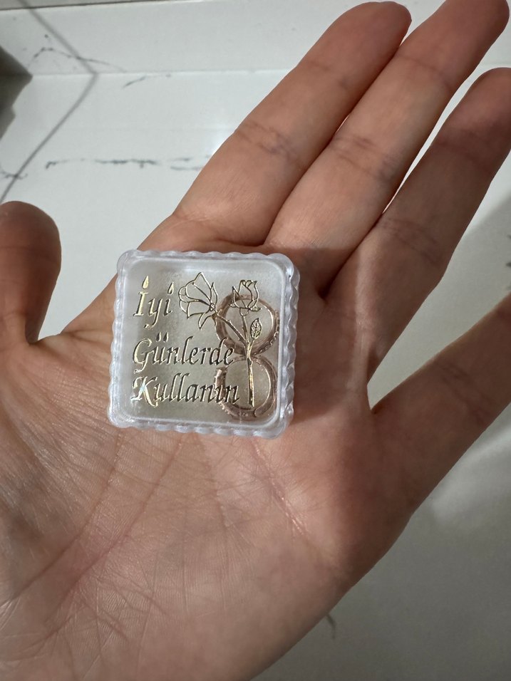 Bej Mini İşlemeli Sıralı Taşlı Küpe - Görsel 3