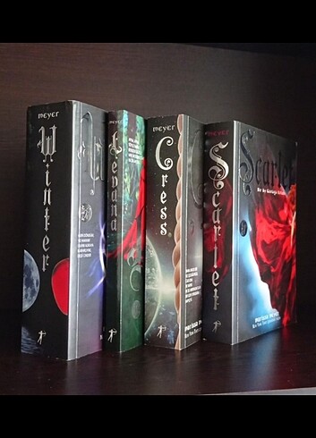 AY GÜNLÜKLERI SERISI - Marissa Meyer - Scarlet, Criss, Lev