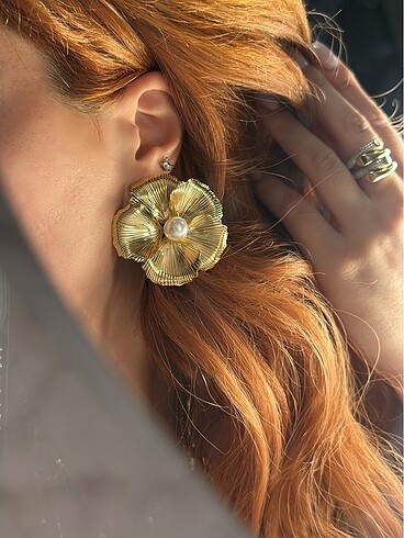 Gold incili küpe
