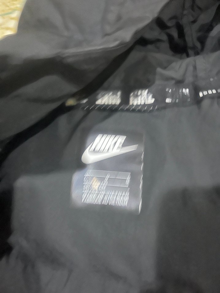 Siyah Kapüşonlu Erkek nıke Mont - Görsel 4