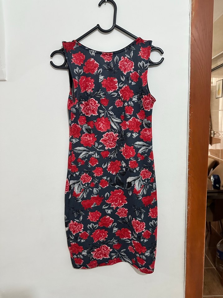 Kırmızı Çiçek Desenli Dantelli Midi Elbise - Görsel 3