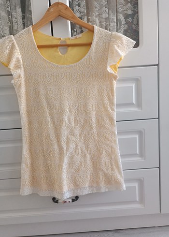 LC Waikiki Sarı Dantel Detaylı Kısa Kollu Bluz