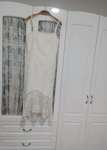 Dantel Detaylı Beyaz Midi Elbise - Görsel 4