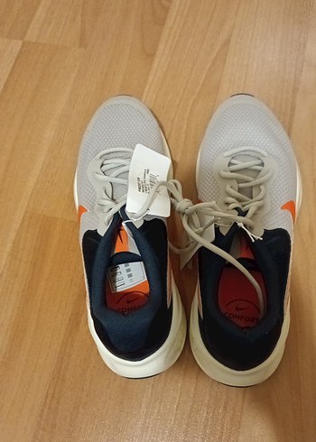 Nike Beyaz Spor Ayakkabi