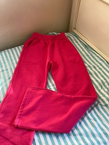 Pembe eşofman altı