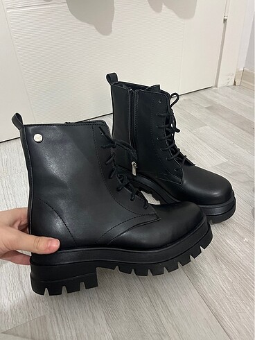 37 Beden siyah Renk İnci bot
