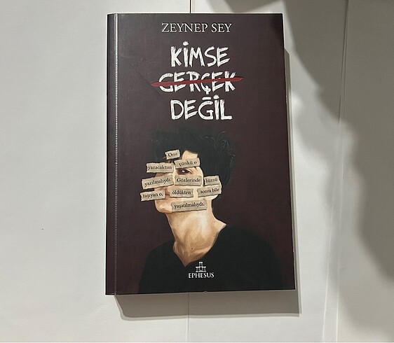 Kimse Gerçek Değil